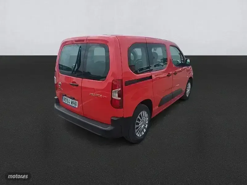 Usado Toyota Proace Verso City 131 CV (96 kW) 2023 Rojo Familiar