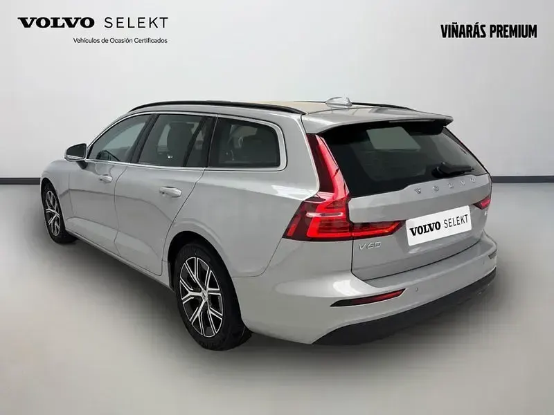 Usado Volvo V60 Core 197 CV (144 kW) 2025 Gris / plata Familiar