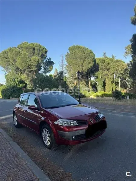 Usado Renault Mégane Authentique 105 CV (77 kW) 2006 Granate Berlina