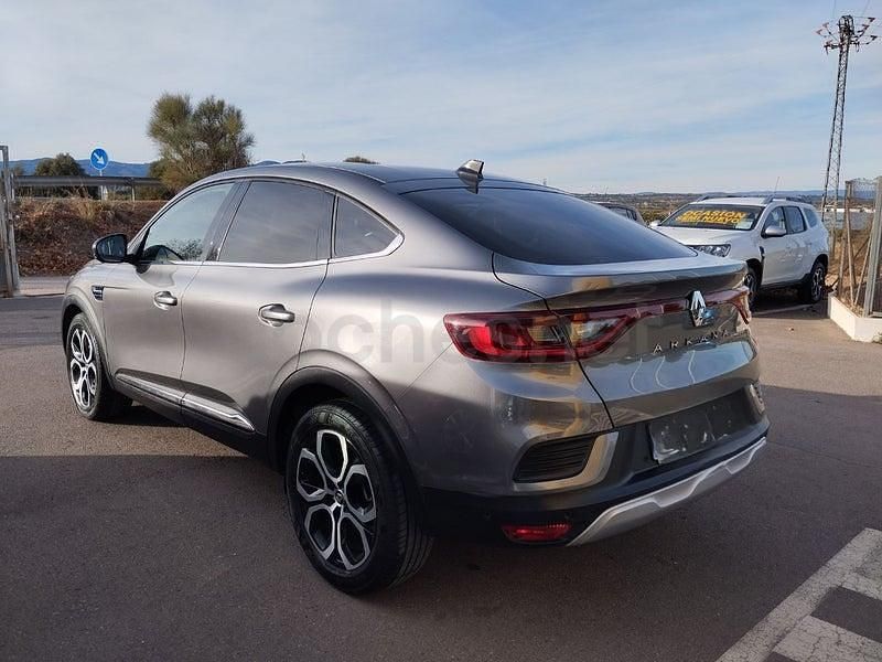Usado Renault Arkana Zen 140 CV (102 kW) 2022 Gris / plata SUV