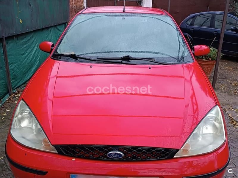 Usado Ford Focus Trend 100 CV (73 kW) 2004 Rojo Berlina