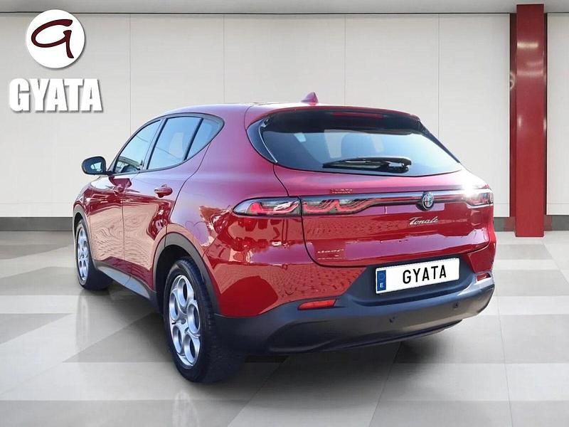 Usado Alfa Romeo Tonale Sprint 130 CV (95 kW) 2023 Rojo SUV