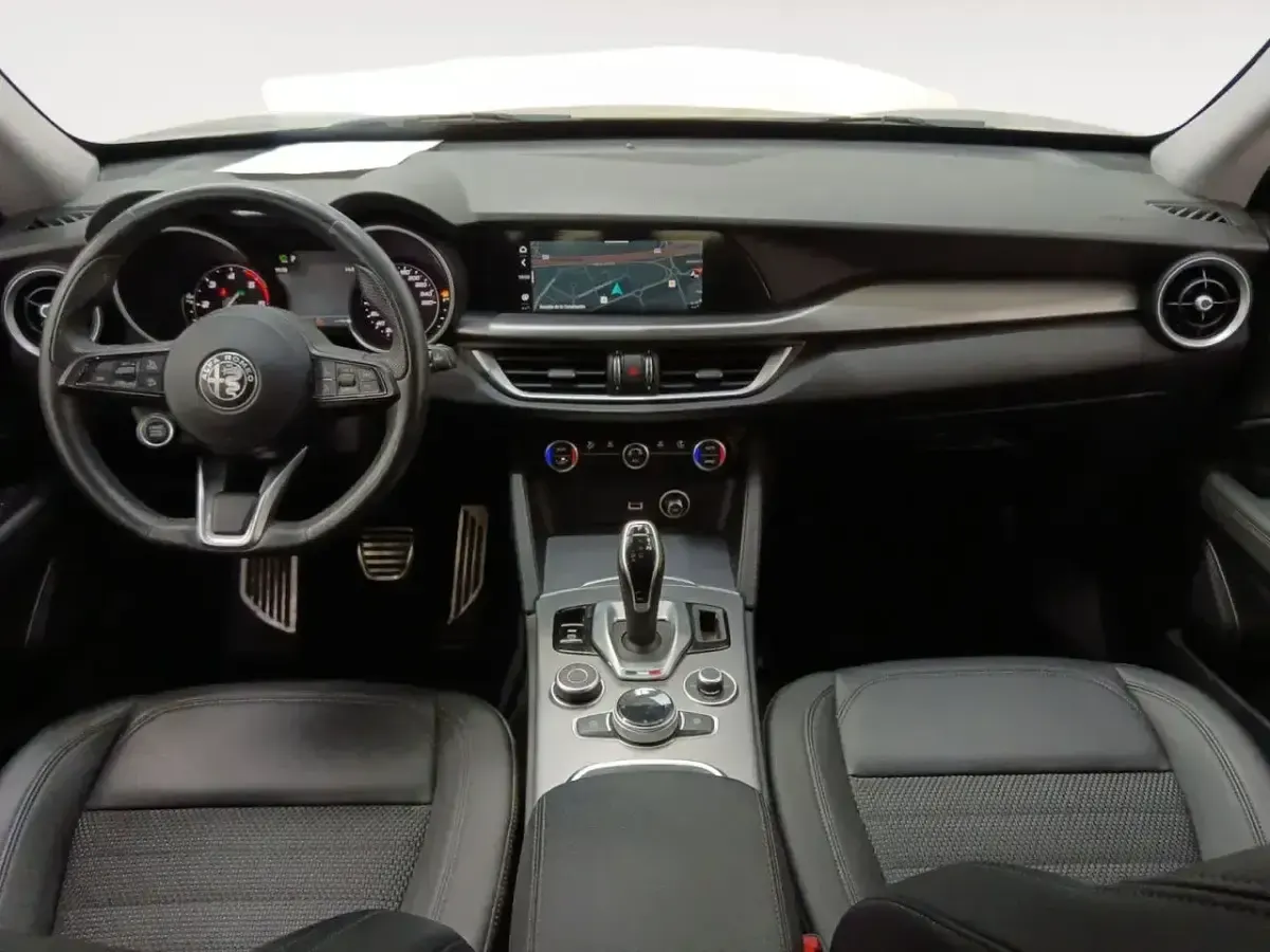 Usado Alfa Romeo Stelvio Sprint 190 CV (139 kW) 2021 Negro SUV
