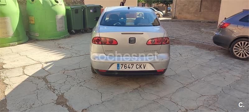 Usado Seat Cordoba Stella 68 CV (50 kW) 2003 Gris / plata Berlina