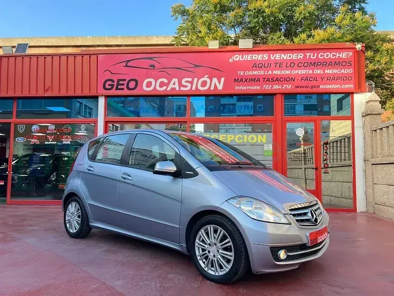 Usado Mercedes A180 109 CV (80 kW) 2009 Gris / plata Monovolumen