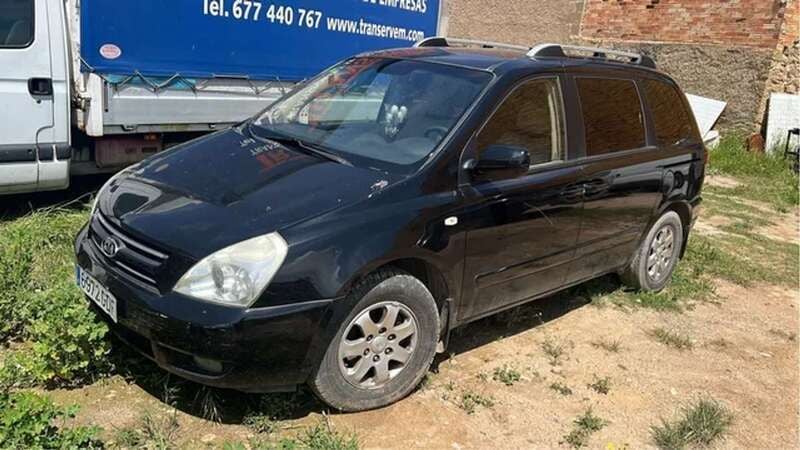 Negro Usado 2009 Kia Carnival Active Monovolumen | 2980 € (Super precio) - Imagen 1/4