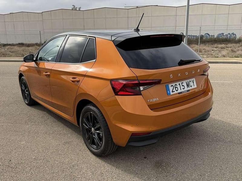 Usado Skoda Fabia Style 95 CV (69 kW) 2022 Naranja Utilitario