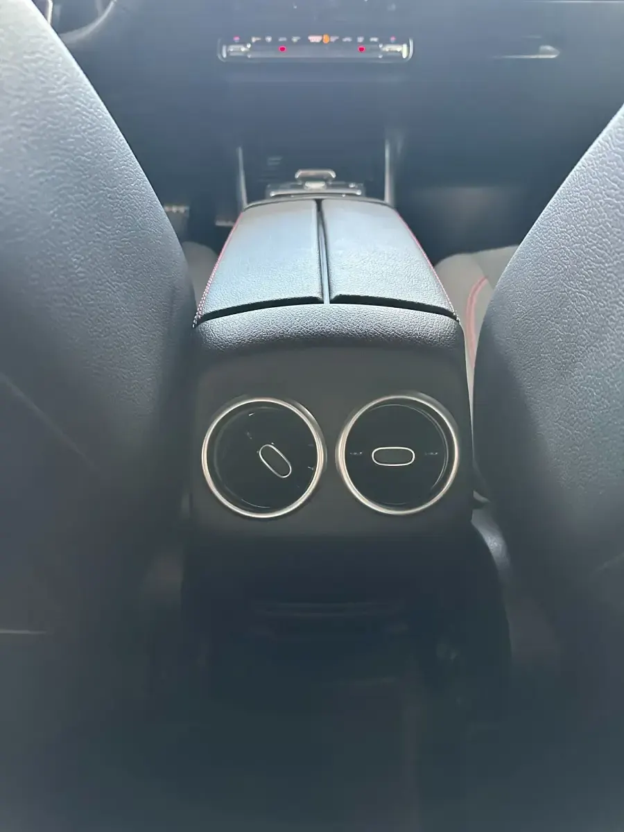 Usado Mercedes GLB220 190 CV (139 kW) 2024 Gris SUV
