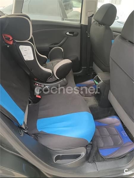 Usado Seat Altea XL Reference 105 CV (77 kW) 2011 Gris / plata Monovolumen