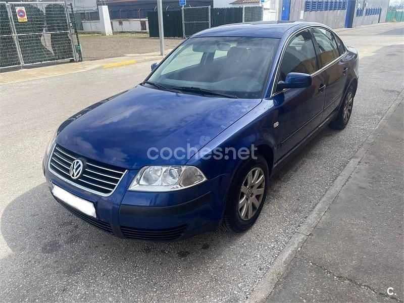 Usado VW Passat Comfortline 130 CV (95 kW) 2003 Azul Berlina