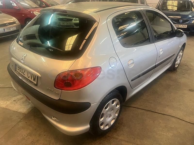 Usado Peugeot 206 70 CV (51 kW) 2004 Gris / plata Berlina