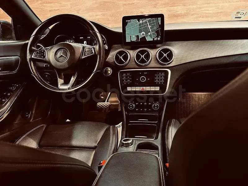 Usado Mercedes CLA220 177 CV (130 kW) 2016 Azul Berlina