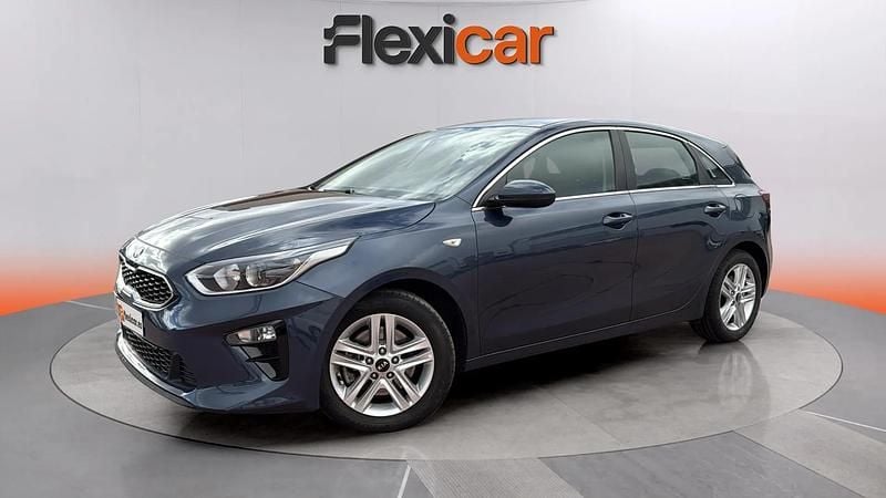 Usado Kia Ceed 140 CV (102 kW) 2020 Azul Utilitario