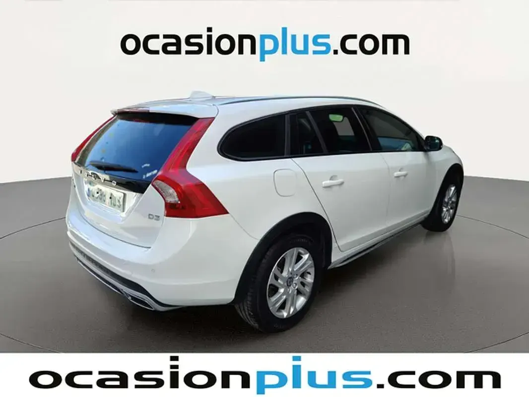 Usado Volvo V60 CC Momentum 150 CV (110 kW) 2018 Blanco Familiar
