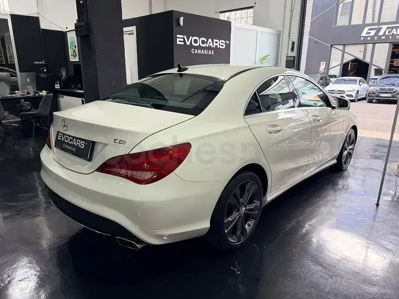Usado Mercedes CLA220 177 CV (130 kW) 2017 Blanco Berlina
