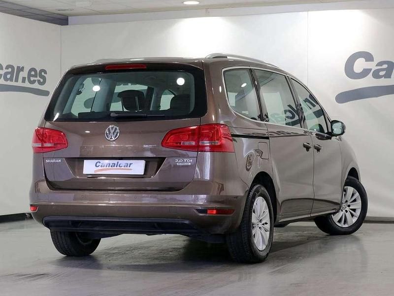 Usado VW Sharan Advance 140 CV (102 kW) 2013 Marrón Monovolumen