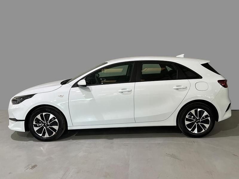 Usado Kia Ceed 100 CV (73 kW) 2024 Azul Utilitario