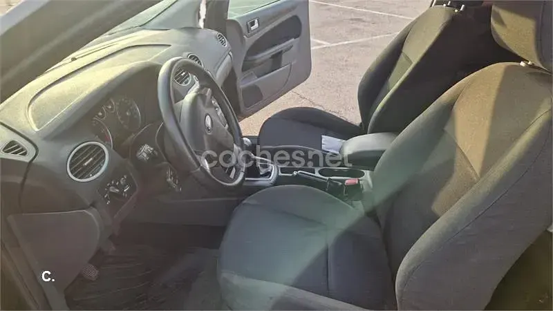 Usado Ford Focus Sport 115 CV (84 kW) 2006 Negro Berlina