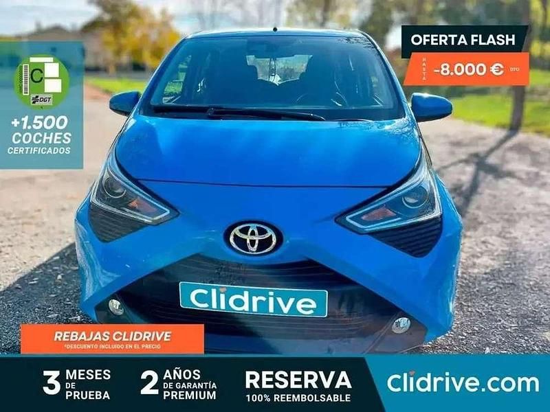 Usado Toyota Aygo X-play 72 CV (52 kW) 2019 Azul Utilitario