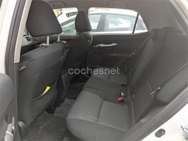 Usado Toyota Auris Hybrid Active 135 CV (99 kW) 2012 Blanco Berlina