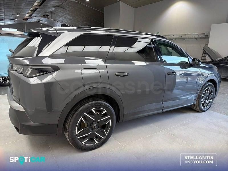 Usado Peugeot 5008 Allure 136 CV (100 kW) 2025 Gris / plata SUV