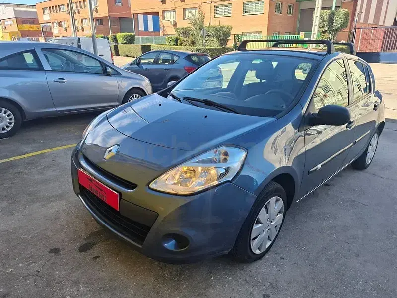 Usado Renault Clio II 75 CV (55 kW) 2010 Azul Berlina