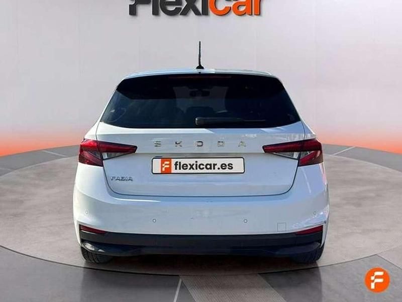 Usado Skoda Fabia Selection 95 CV (69 kW) 2024 Blanco Utilitario