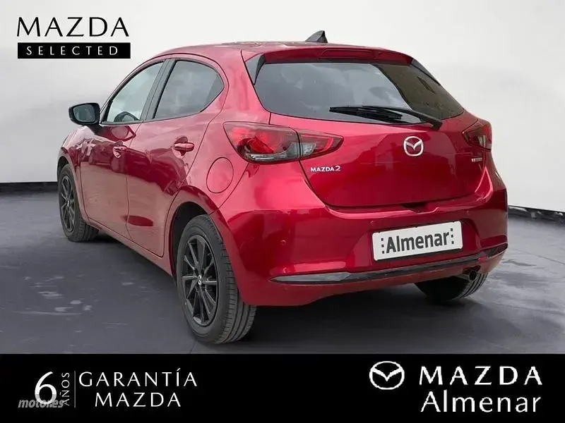 Usado Mazda 2 90 CV (66 kW) 2024 Rojo Utilitario