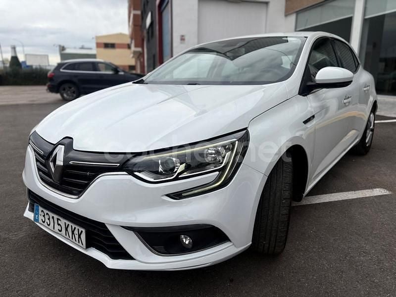 Usado Renault Mégane IV LIMITED 95 CV (69 kW) 2018 Blanco Berlina