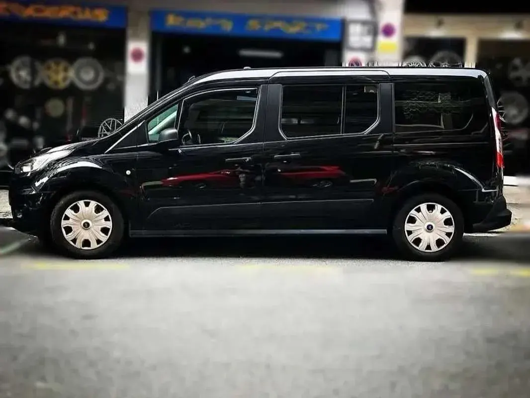 Usado Ford Tourneo Courier Trend 120 CV (88 kW) 2019 Negro Monovolumen