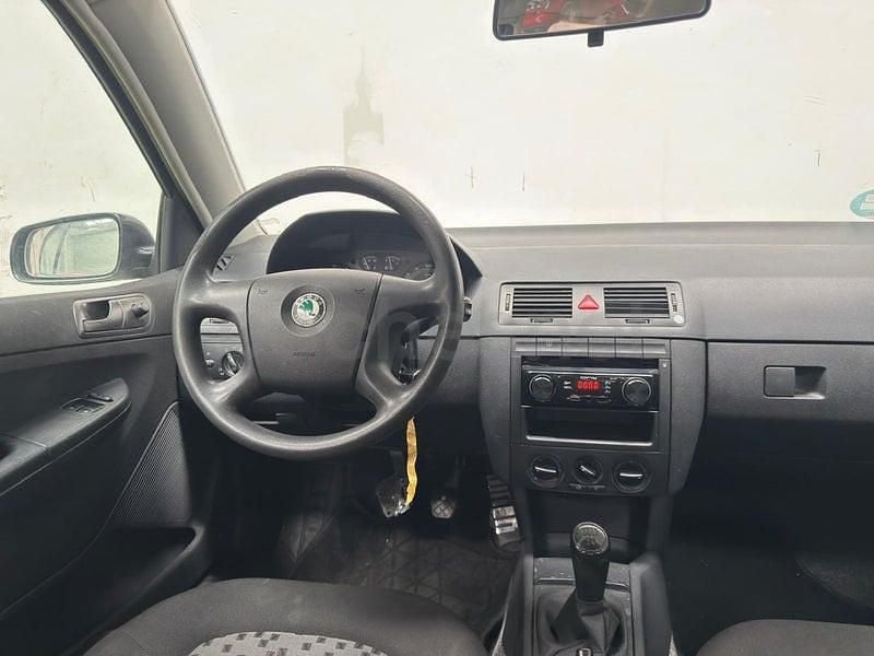 Usado Skoda Fabia 64 HP (47 kW) 2006 Castanho Sedan