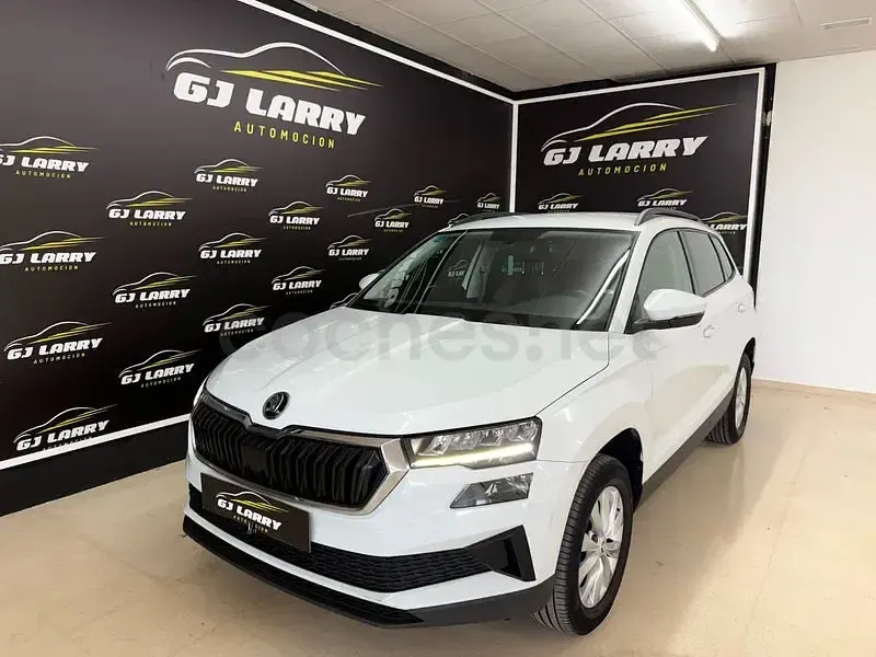 Usado Skoda Karoq Ambition 115 CV (84 kW) 2023 Blanco SUV