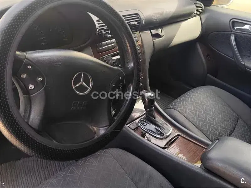 Usado Mercedes C270 Elegance 170 CV (125 kW) 2002 Blanco Berlina