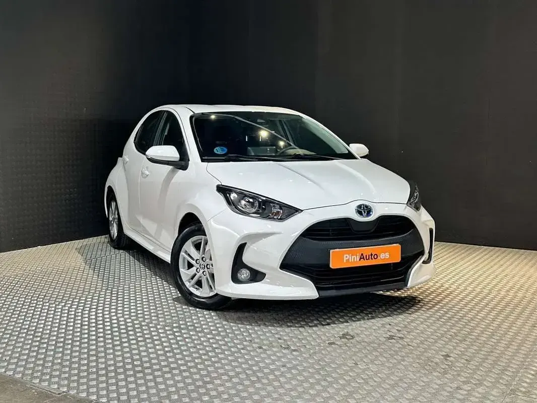Usado Toyota Yaris Hybrid Business Edition 116 CV (85 kW) 2023 Blanco Berlina