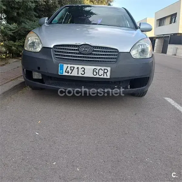 Usado Hyundai Accent 97 CV (71 kW) 2008 Gris / plata Berlina