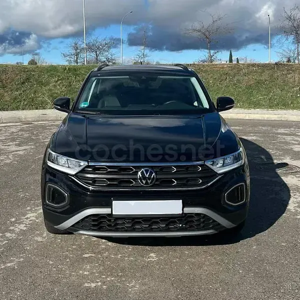 Usado VW T-Roc Business 115 CV (84 kW) 2025 Negro SUV