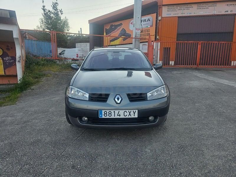 Usado Renault Mégane II Dynamique 100 CV (73 kW) 2004 Gris / plata Berlina