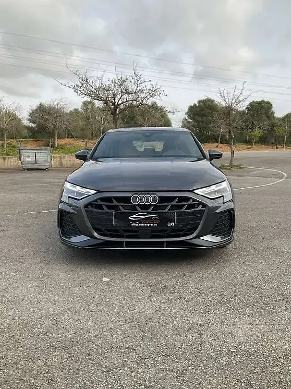 Usado Audi A3 Sportback Ambiente 150 CV (110 kW) 2025 Gris Utilitario