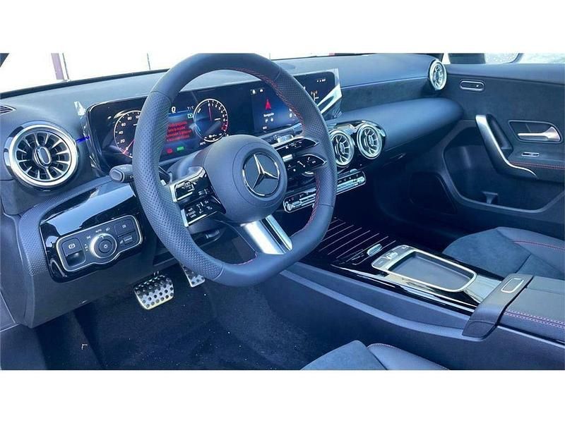 Usado Mercedes A200 AMG line 150 CV (110 kW) 2023 Negro noche Berlina