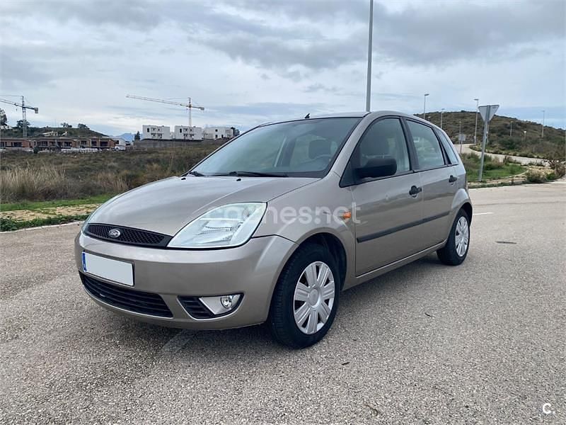 Beige Usado 2004 Ford Fiesta Trend Berlina | 3500 € (Precio justo) - Imagen 1/4