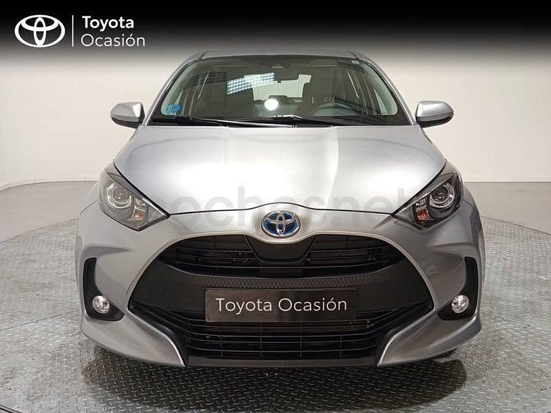 Usado Toyota Yaris Hybrid Business Edition 116 CV (85 kW) 2022 Gris / plata Berlina