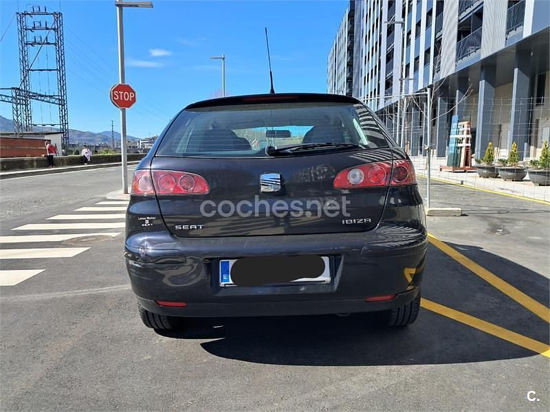 Usado Seat Ibiza Sport 75 CV (55 kW) 2003 Negro Berlina