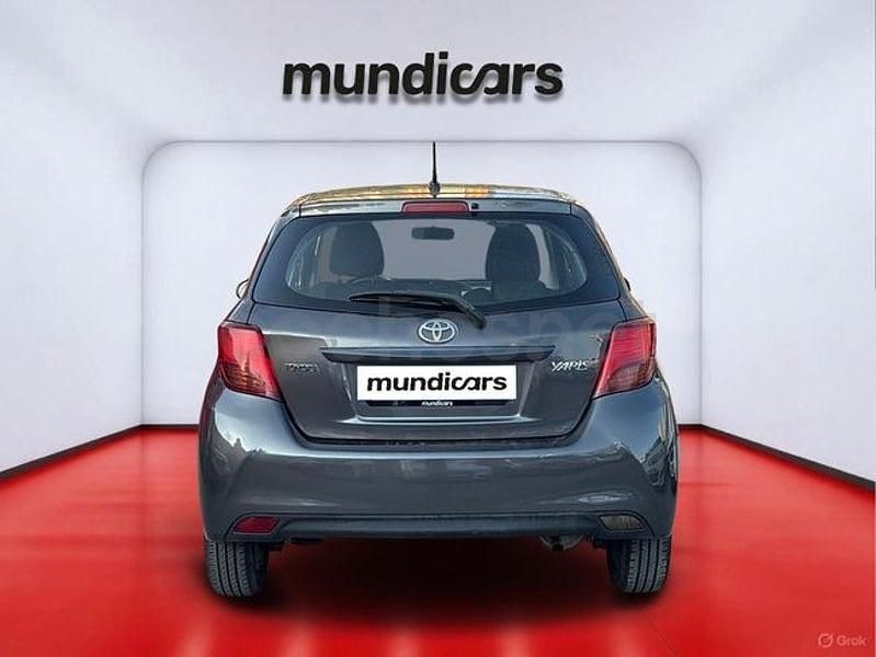 Usado Toyota Yaris City 69 CV (50 kW) 2015 Gris / plata Utilitario