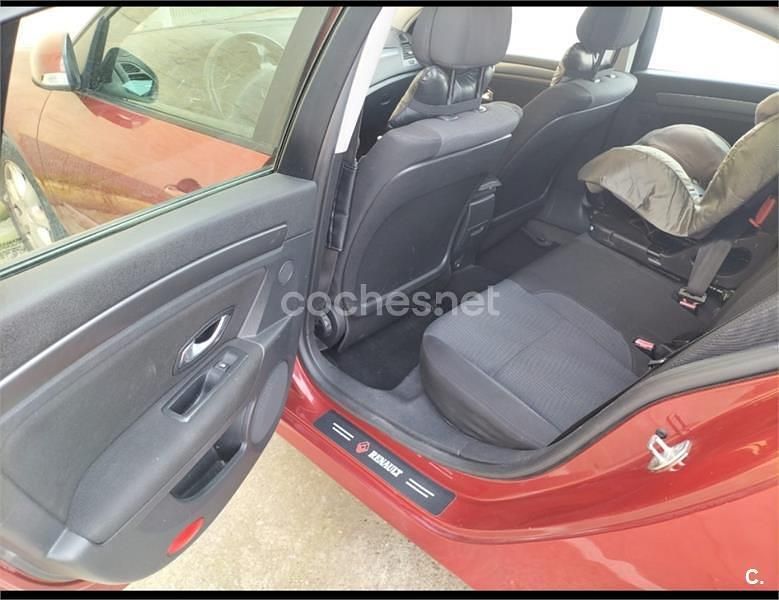 Usado Renault Laguna III Expression 110 CV (80 kW) 2008 Granate Berlina