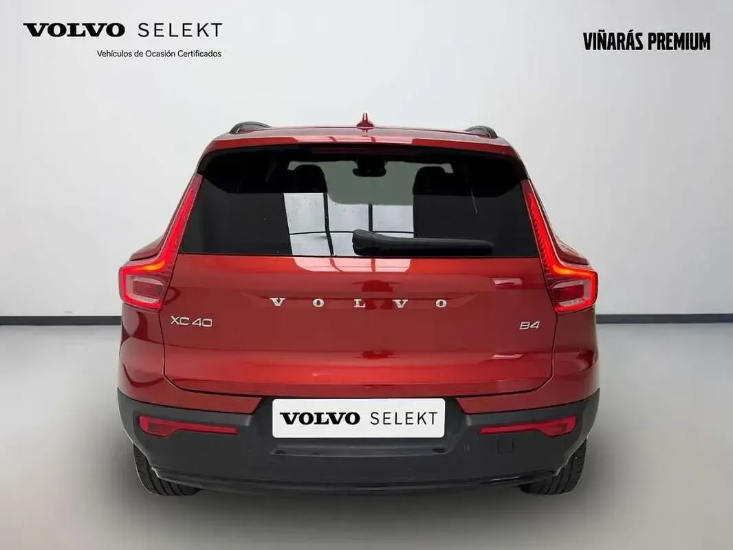 Usado Volvo XC40 Plus 197 CV (144 kW) 2024 Rojo SUV