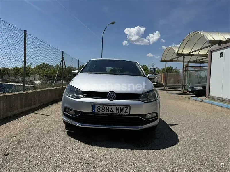 Usado VW Polo 90 CV (66 kW) 2016 Gris / plata Berlina