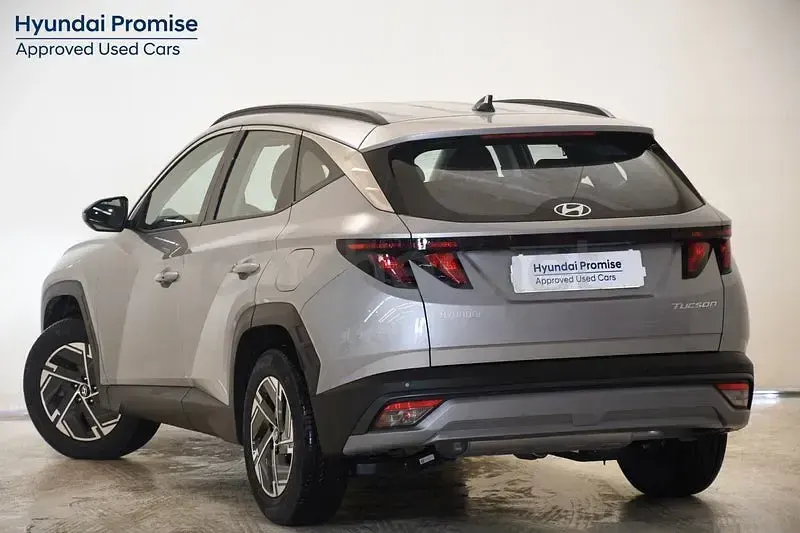 Usado Hyundai Tucson 160 CV (117 kW) 2025 Gris / plata SUV