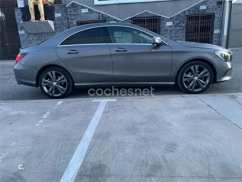 Usado Mercedes CLA200 Urban 136 CV (100 kW) 2017 Gris / plata Berlina