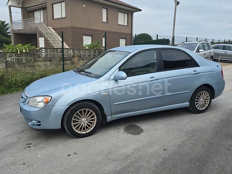 Azul Usado 2004 Kia Cerato LX Berlina | 2999 € (Caro) - Imagen 1/4