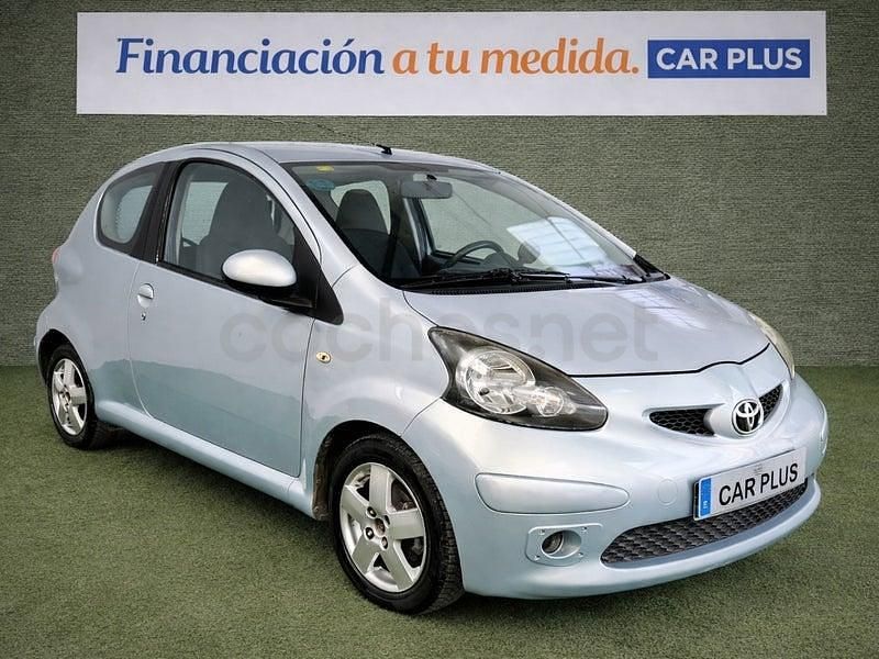 Usado Toyota Aygo 68 CV (50 kW) 2006 Gris / plata Utilitario